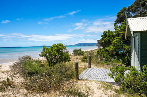 Beach Front Beauty - Ocean Front Views - Surfers Gold Coast 14
