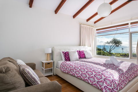 Beach Front Beauty - Ocean Front Views - Surfers Gold Coast 7