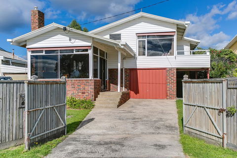 Beach Front Beauty - Ocean Front Views - Surfers Gold Coast 17