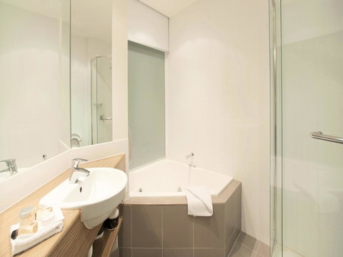 The Waves Apartments - Surfers Gold Coast 7