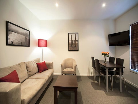 The Waves Apartments - Surfers Gold Coast 6