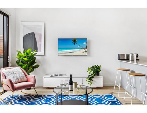 Boutique Apartment In Quiet, Sought-after Suburb - Surfers Gold Coast 0
