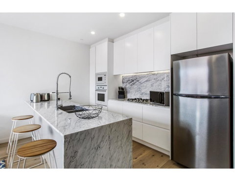 Boutique Apartment In Quiet, Sought-after Suburb - Surfers Gold Coast 9
