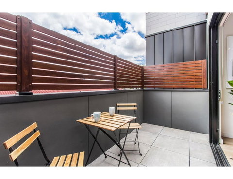Boutique Apartment In Quiet, Sought-after Suburb - Surfers Gold Coast 2