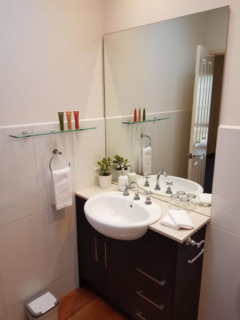 Healesville House - Fig Tree House - Surfers Gold Coast 12