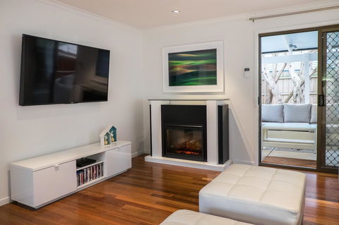 Cottage On Rye - Surfers Gold Coast 4