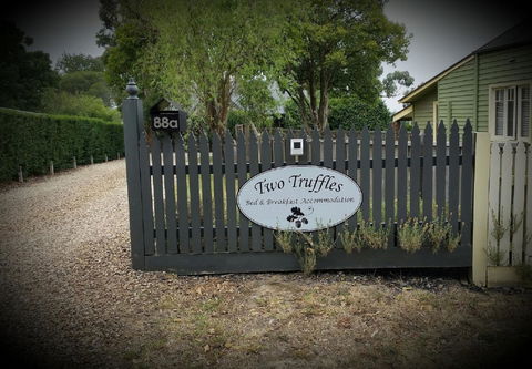 Two Truffles Cottages - Surfers Gold Coast 16