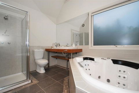 Two Truffles Cottages - Surfers Gold Coast 7