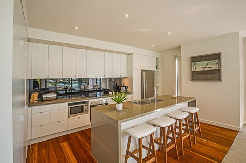 C-Scape Esplanade Cowes - Surfers Gold Coast 2