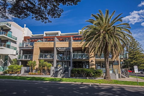C-Scape Esplanade Cowes - Surfers Gold Coast 20