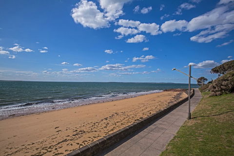 C-Scape Esplanade Cowes - Surfers Gold Coast 21