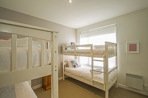 C-Scape Esplanade Cowes - Surfers Gold Coast 16