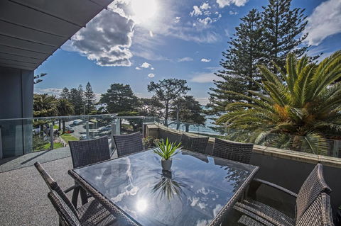 C-Scape Esplanade Cowes - Surfers Gold Coast 1