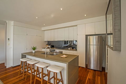 C-Scape Esplanade Cowes - Surfers Gold Coast 9