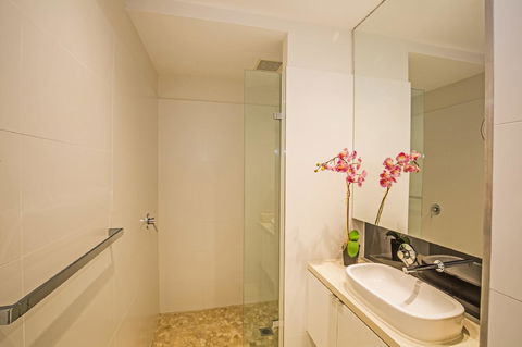 C-Scape Esplanade Cowes - Surfers Gold Coast 14