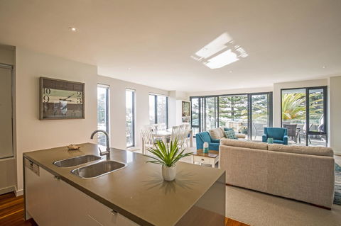 C-Scape Esplanade Cowes - Surfers Gold Coast 8
