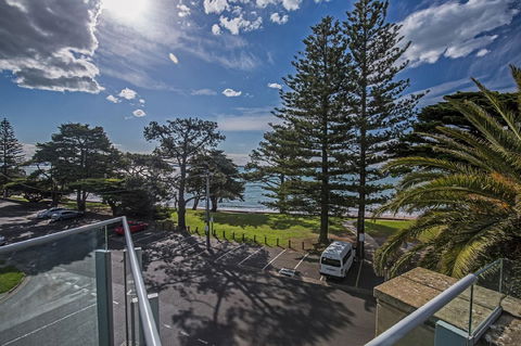 C-Scape Esplanade Cowes - Surfers Gold Coast 6