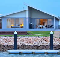 The Carnarvon Luxury Canal Home - Surfers Gold Coast