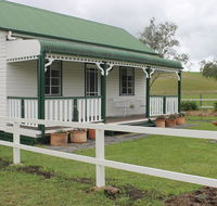 The Dollhouse Cottage - Surfers Gold Coast