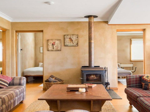 The Farmhouse - Grape Vines And Rolling Green Hills - Surfers Gold Coast 2