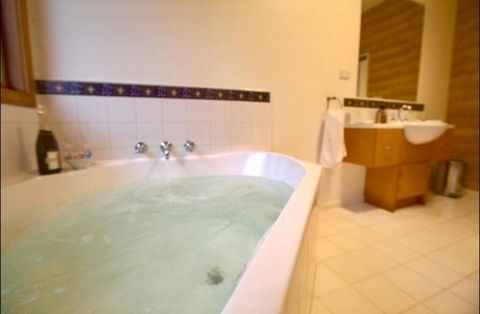 The Orchard Luxury Accommodation - Surfers Gold Coast 2