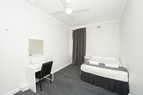 The Parade Hotel - Surfers Gold Coast 3