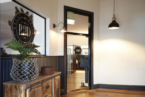 The Royal Hotel, Drouin - Surfers Gold Coast 0