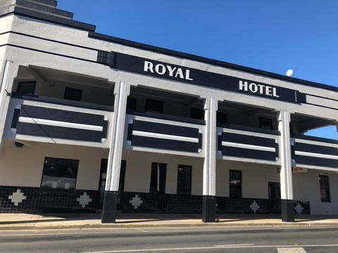 The Royal Hotel, Drouin - Surfers Gold Coast 1