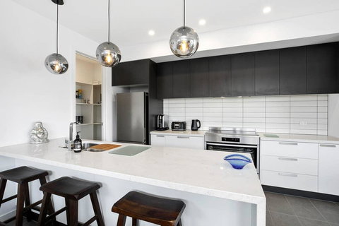 The Ryan Geelong CBD - Surfers Gold Coast 1