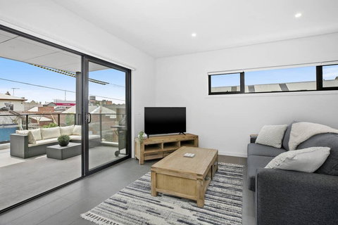 The Ryan Geelong CBD - Surfers Gold Coast 2