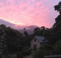 The Stone Cottage with tennis court - Surfers Gold Coast