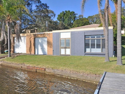 The Studio On The Lake @ Fishing Point, Lake Macquarie - Honestly Put The Line In And Catch Fish - Surfers Gold Coast 1