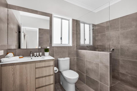 Three-Bed Family Entertainer Near Beach And Cafes - Surfers Gold Coast 3