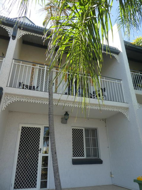 Townsville Terrace - Surfers Gold Coast 1