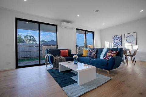 Trendy Sweet Home 4Beds@Blackburn South - Surfers Gold Coast 2