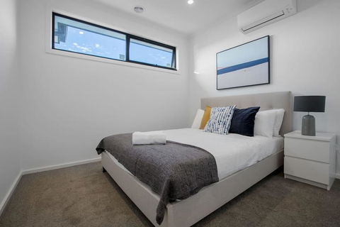 Trendy Sweet Home 4Beds@Blackburn South - Surfers Gold Coast 3
