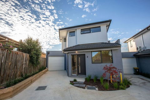Trendy Sweet Home 4Beds@Blackburn South - Surfers Gold Coast 0