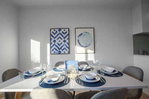 Trendy Sweet Home 4Beds@Blackburn South - Surfers Gold Coast 1