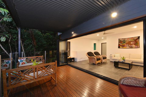 Trinity Beach Hideaway - Surfers Gold Coast 2