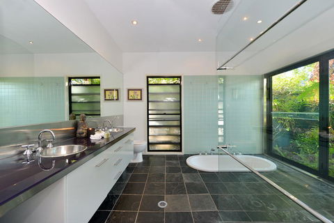 Trinity Beach Hideaway - Surfers Gold Coast 0