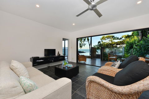 Trinity Beach Hideaway - Surfers Gold Coast 1