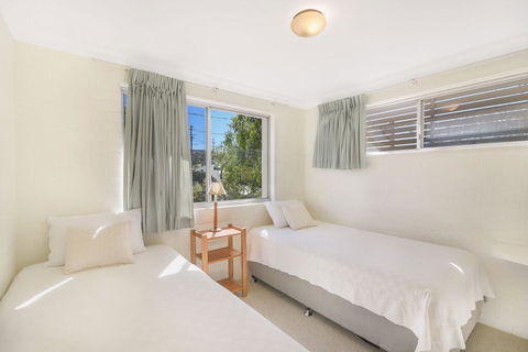 Unit 3 At 4 Pelican Street, Peregian Beach, Noosa Shire - Surfers Gold Coast 2
