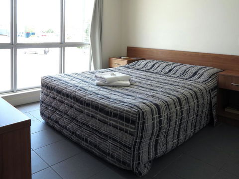 Upper Ross Hotel - Surfers Gold Coast 1