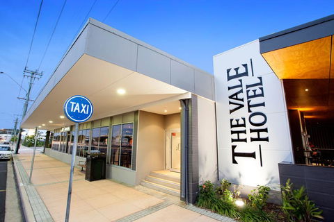 Vale Hotel - Surfers Gold Coast 1