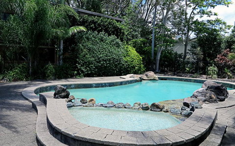 Villa Noosa Hotel - Surfers Gold Coast 2