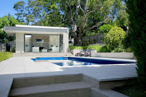 Vue De La Mer Luxury Family Retreat With Tennis Court, Pool, Spa, Water Views - Surfers Gold Coast 2