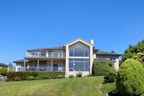 Vue De La Mer Luxury Family Retreat With Tennis Court, Pool, Spa, Water Views - Surfers Gold Coast 1