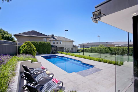 Vue De La Mer Luxury Family Retreat With Tennis Court, Pool, Spa, Water Views - Surfers Gold Coast 0