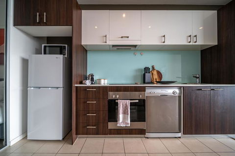 Vue Of The East End-Wifi - Netflix - Nespresso - Surfers Gold Coast 3
