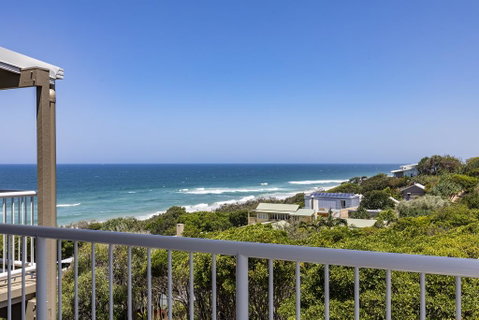 Wake Up To Ocean Views In Stylish Comfort - Surfers Gold Coast 0